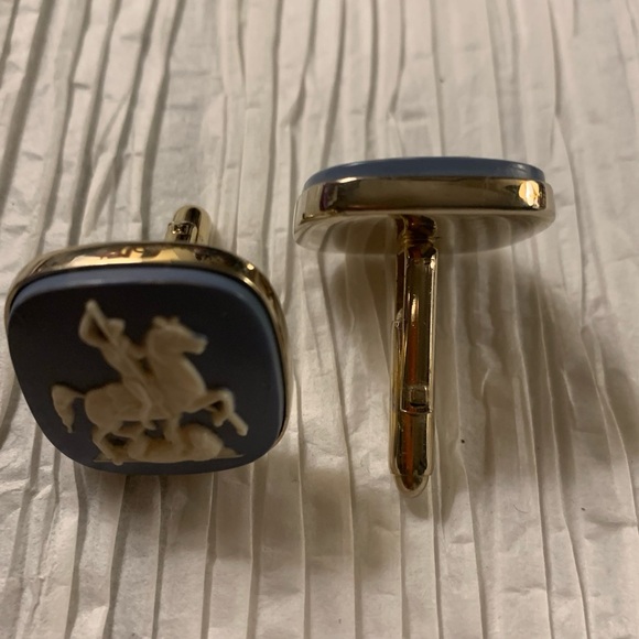Wedgewood Style Cameo cufflinks - Picture 4 of 8